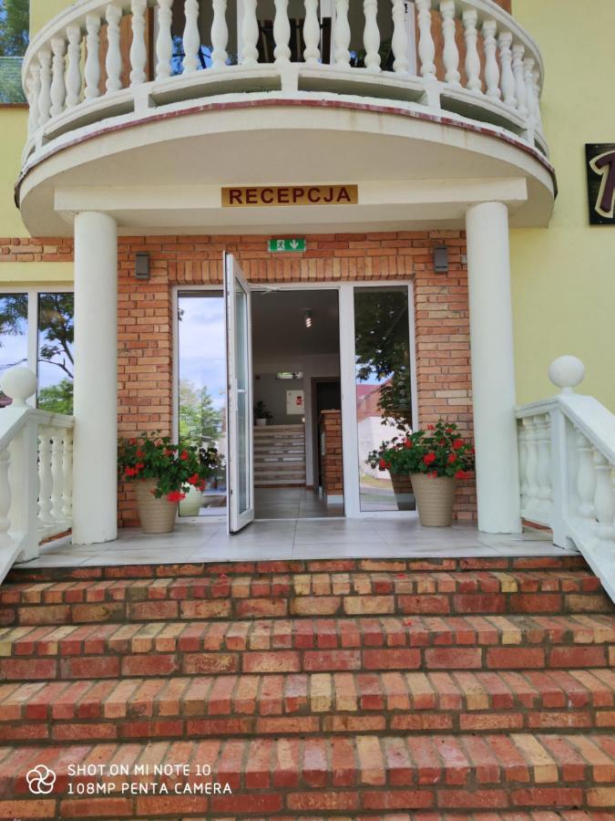 Pokoje Goscinne Pod Kasztanami Leba Exterior photo