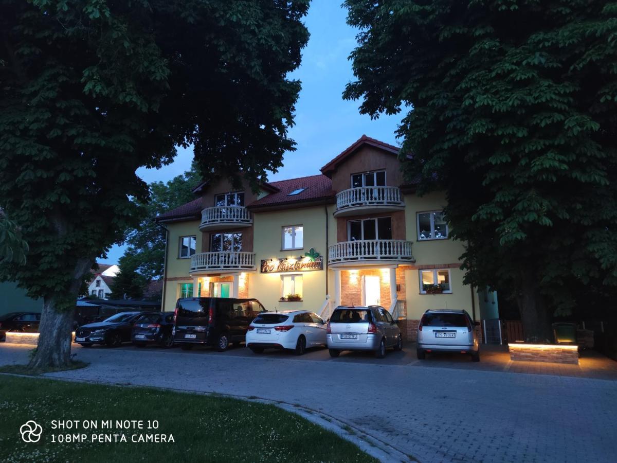 Pokoje Goscinne Pod Kasztanami Leba Exterior photo